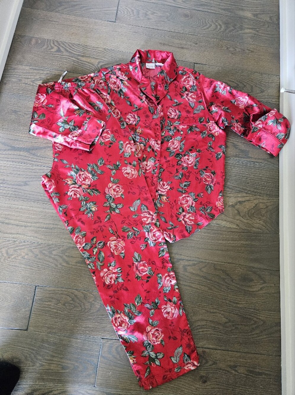 Women's Floral Satin Pajama Set - Red